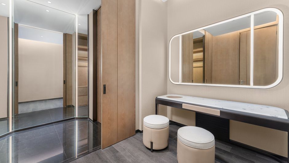 Holiday Inn Wuhan Houguan Lake Ballroom