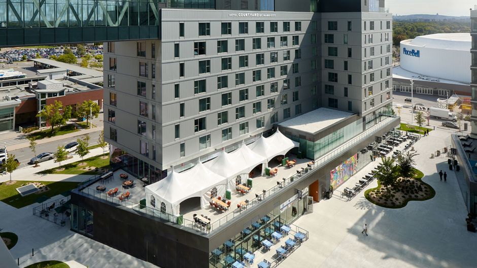 Courtyard Montreal Laval Exterior