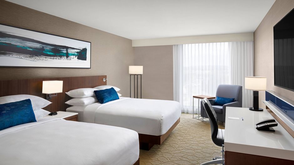 Delta Hotels by Marriott Thunder Bay Room