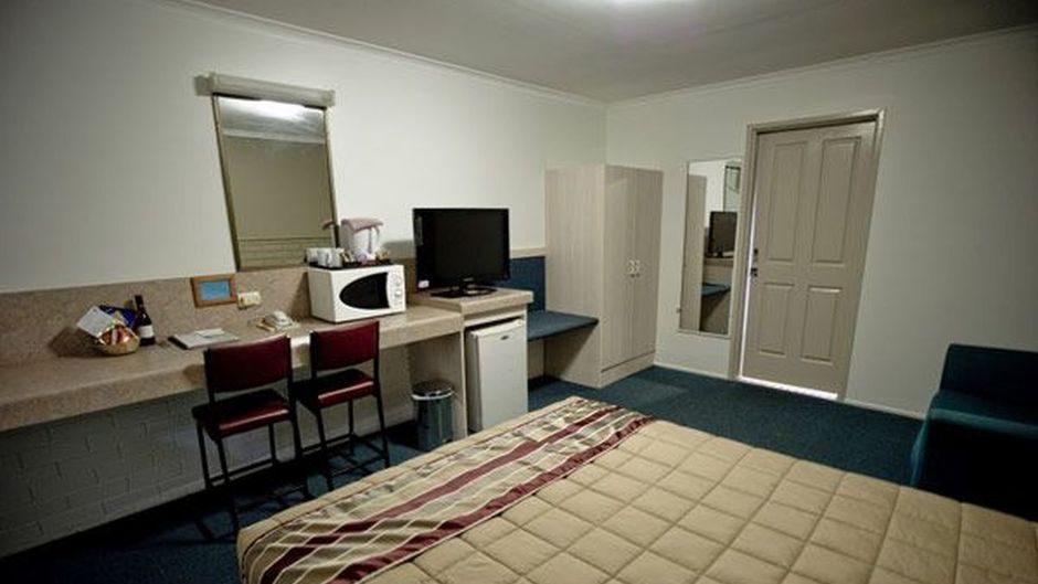 Centre Point Motor Inn Room
