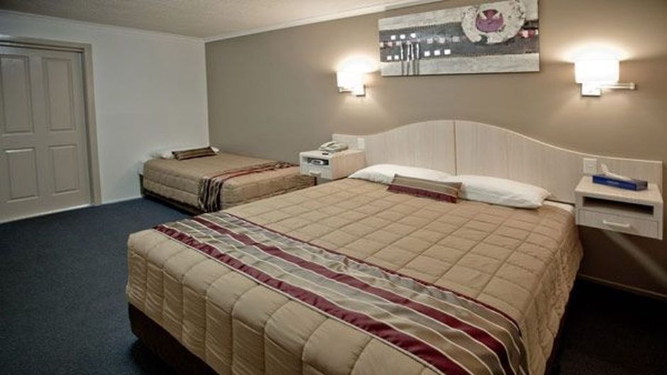 Centre Point Motor Inn Room