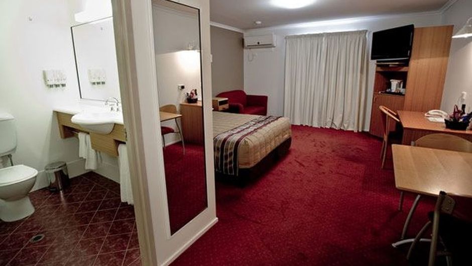 Centre Point Motor Inn Room