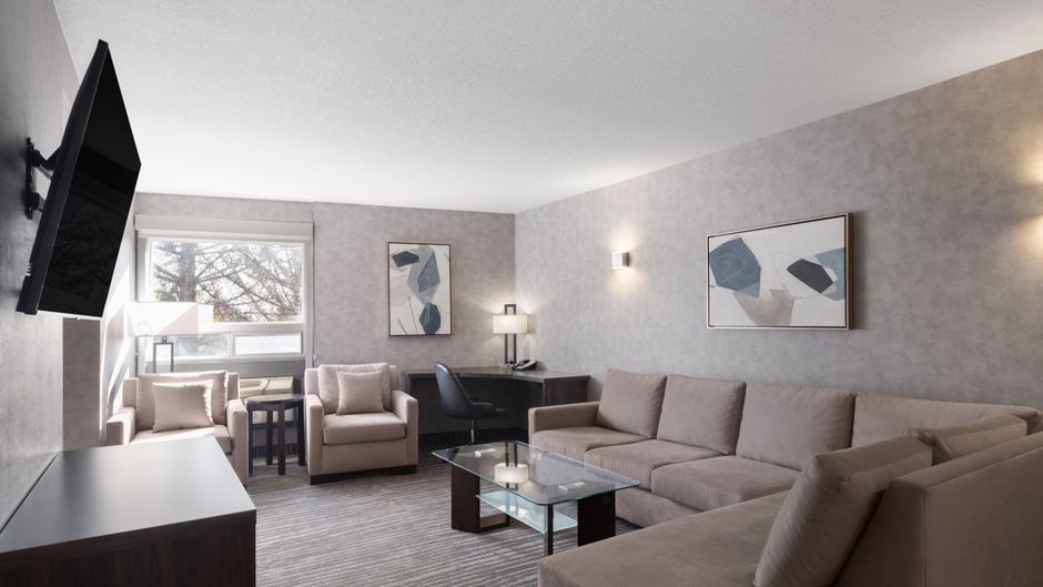 Holiday Inn Calgary Airport Suite