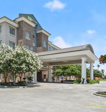 Holiday Inn Express & Suites Gonzales
