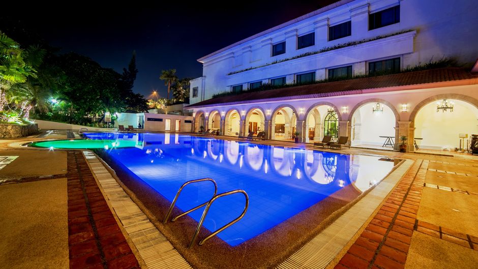 Waterfront Airport Hotel & Casino Pool