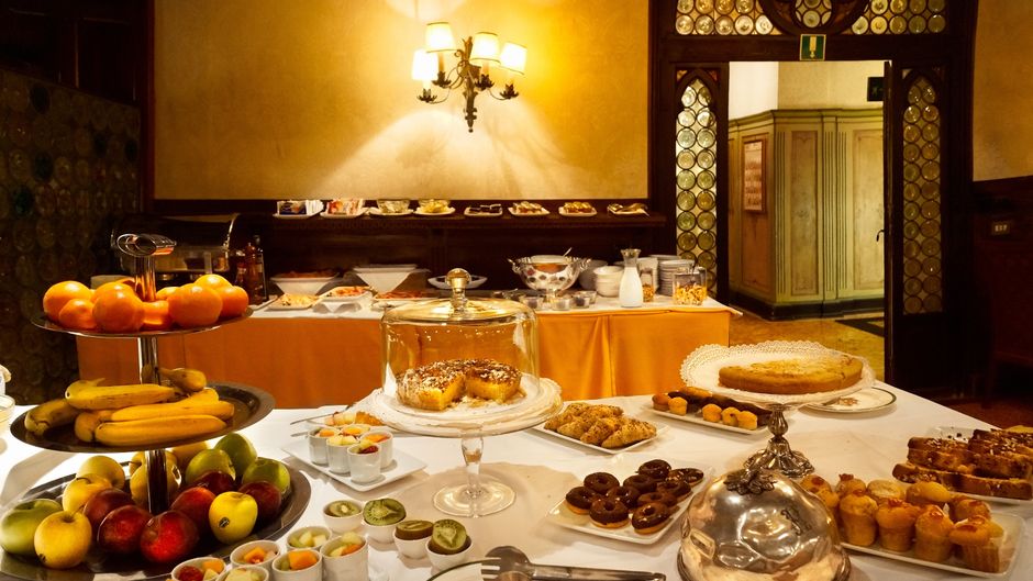 Hotel Saturnia & International Restaurant