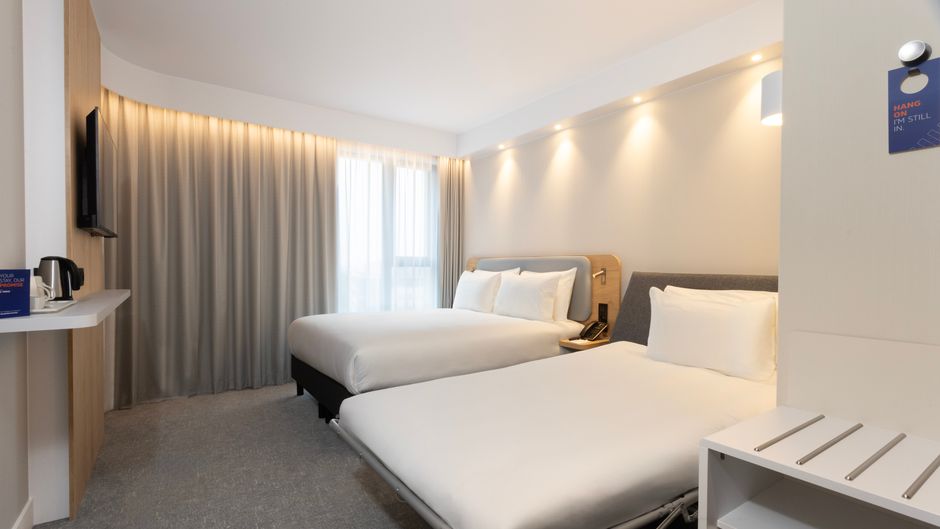 Holiday Inn Express Airport Suite