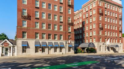 Sheraton Commander Hotel