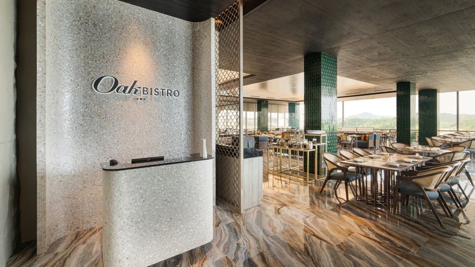 Oakwood Hotel & Apartments Grand Batam Restaurant