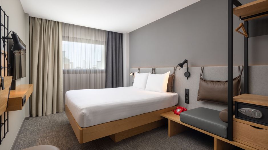 Moxy Lisbon City Room