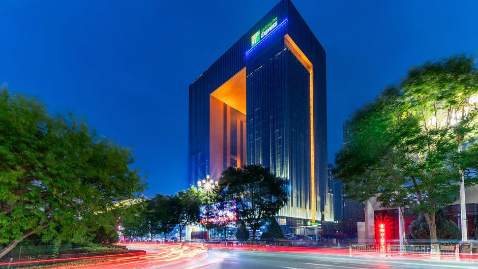 Holiday Inn Exp Downtown Exterior