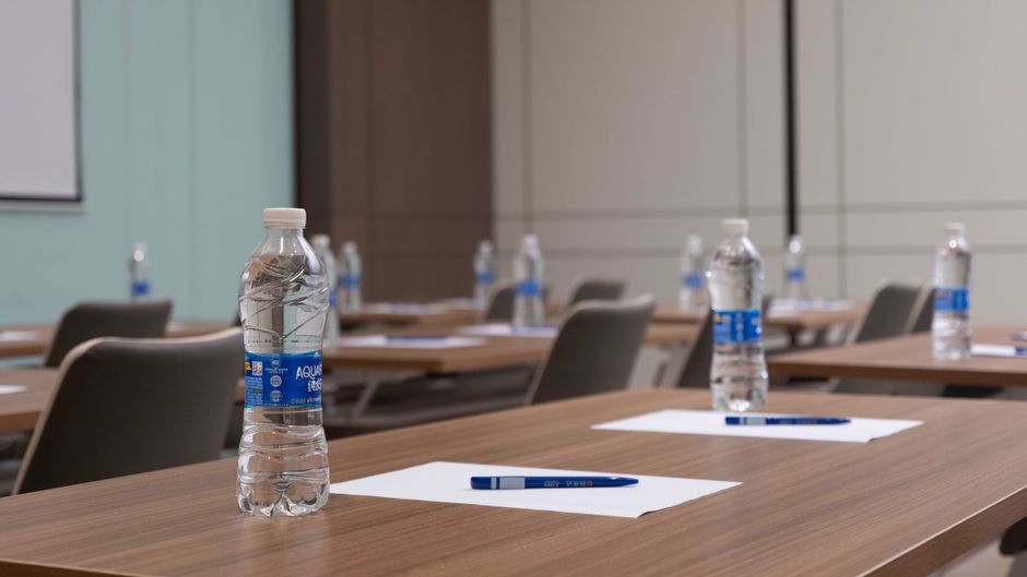 Holiday Inn Exp Hai'an Railway Meeting
