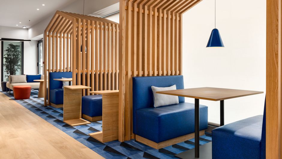 Holiday Inn Exp Porto Boavista Lobby