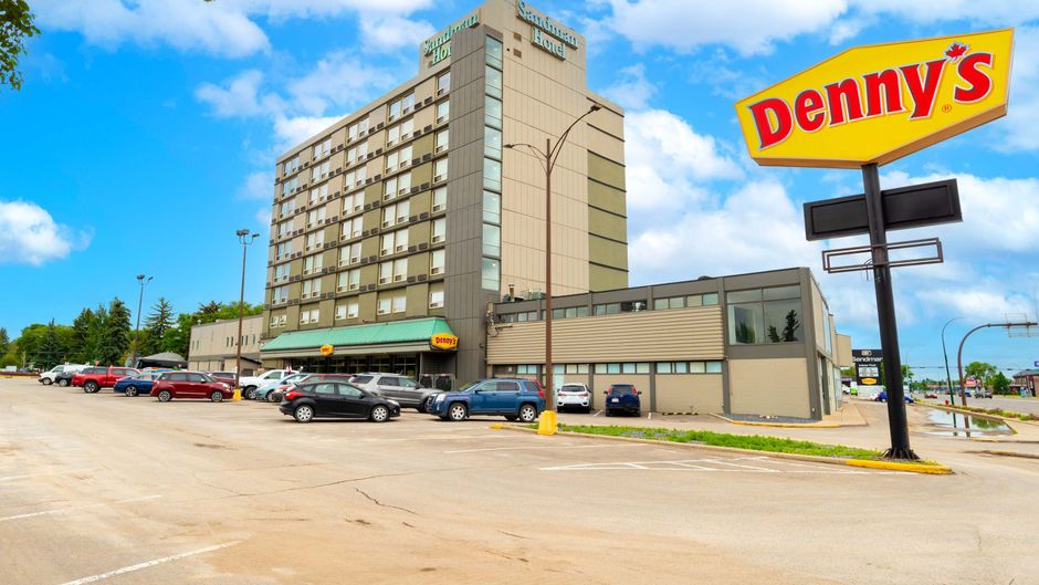 Sandman Hotel Lethbridge Exterior