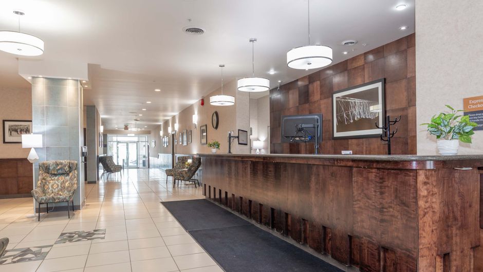 Sandman Hotel Lethbridge Exterior