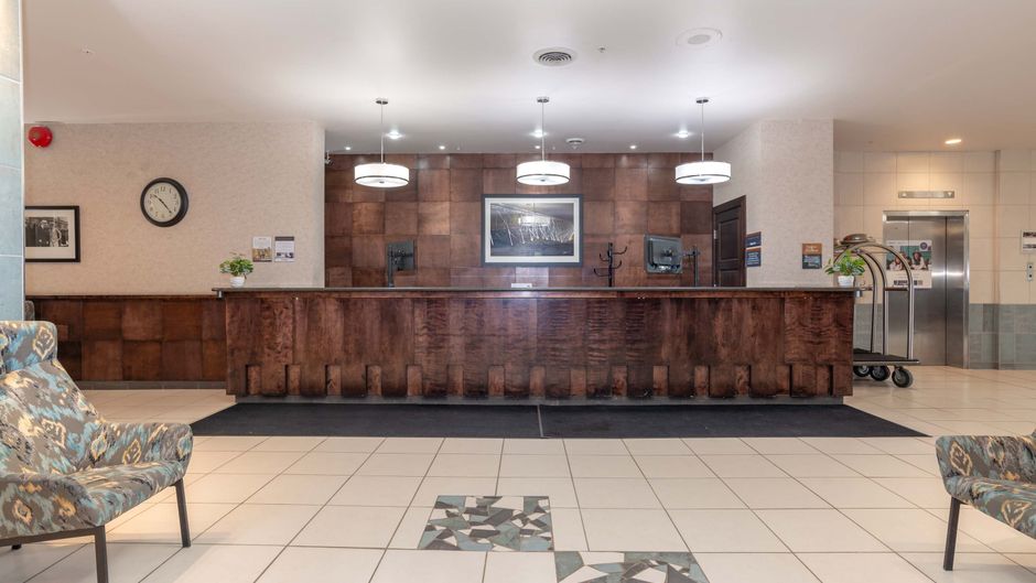 Sandman Hotel Lethbridge Lobby