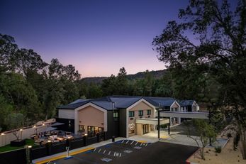 The Inelle, Oakhurst Yosemite