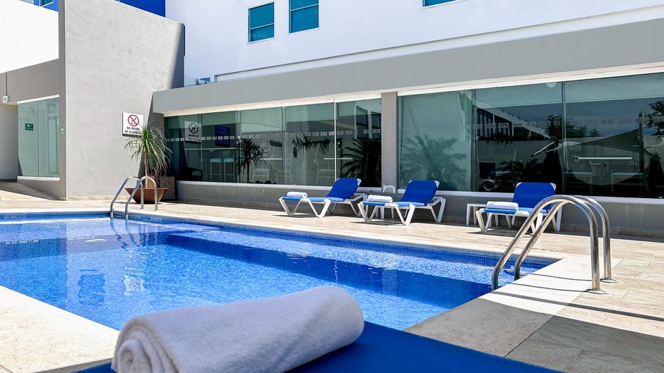 Holiday Inn Express Merida Pool