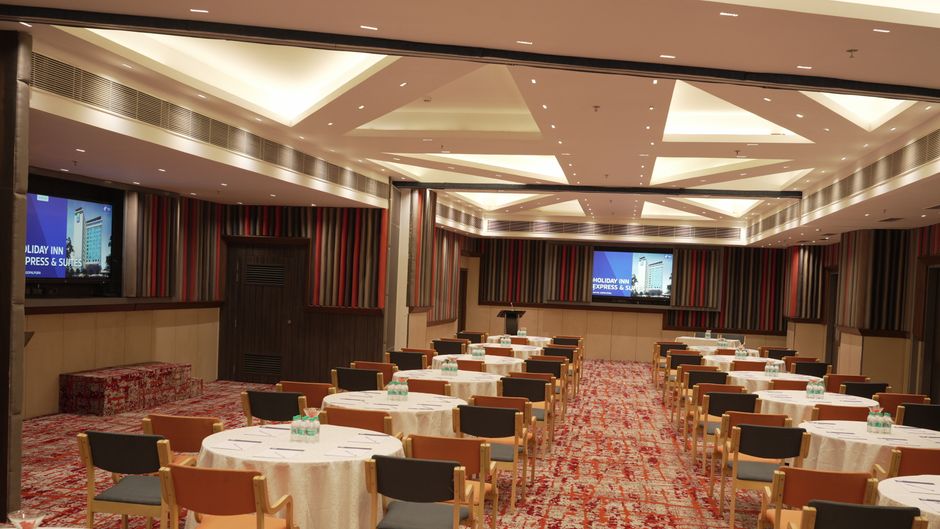 Holiday Inn Express & Suites Gopalpura Ballroom