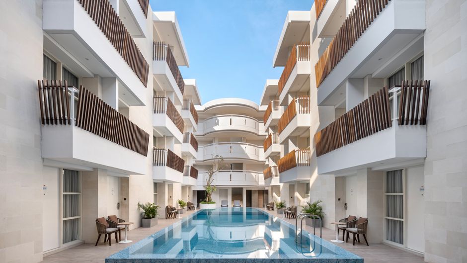 Holiday Inn Exp Bali Sunset Rd Pool