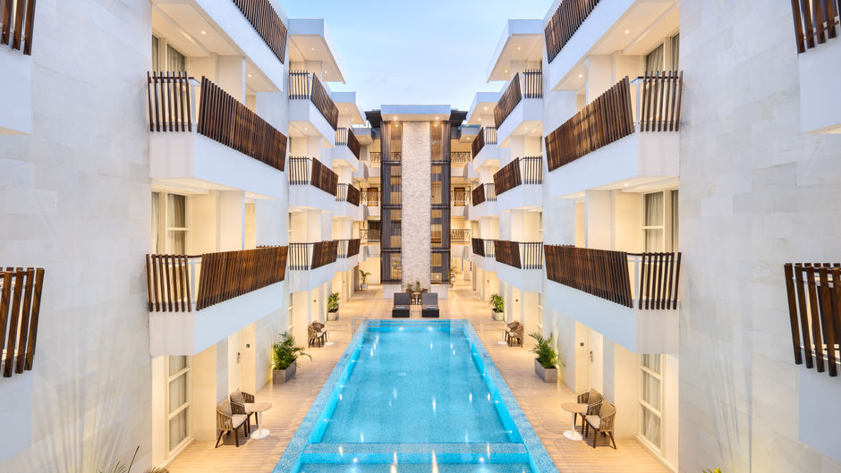 Holiday Inn Exp Bali Sunset Rd Pool