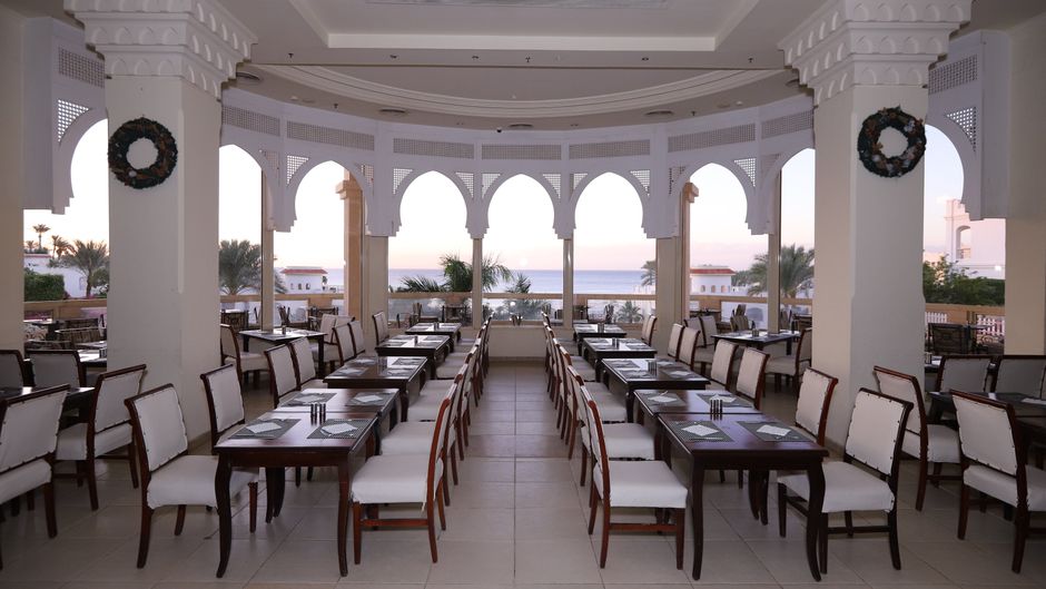 Continental Plaza Beach Resort Restaurant
