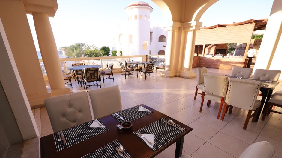 Continental Plaza Beach Resort Restaurant