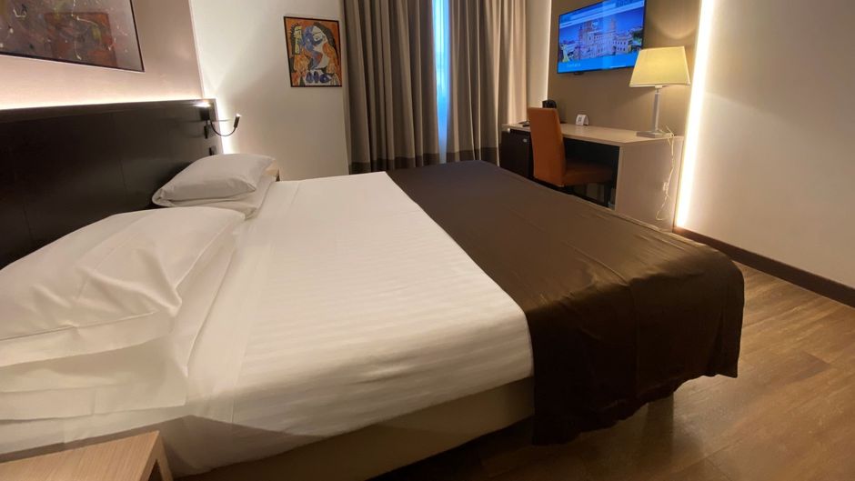 Hotel Carlton Room