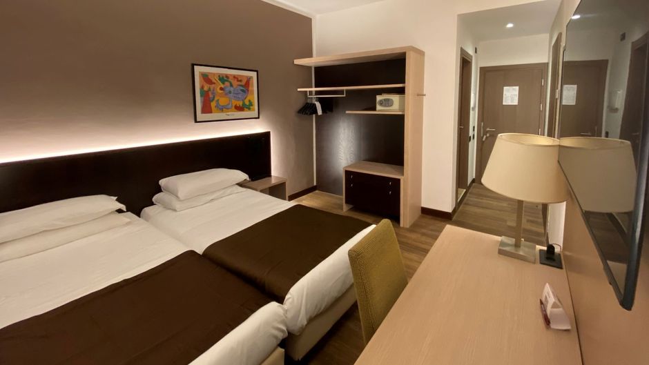 Hotel Carlton Room