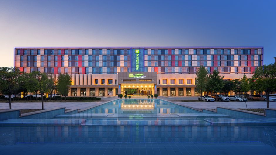 Holiday Inn Express Zhengzhou Airport Exterior