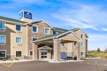 Cobblestone Hotel & Suites
