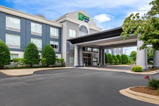 Holiday Inn Express Hotel & Suites
