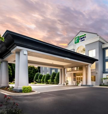 Holiday Inn Express Hotel & Suites