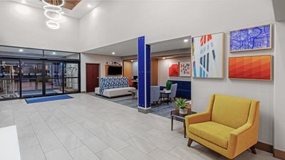 Holiday Inn Express Inn & Suites