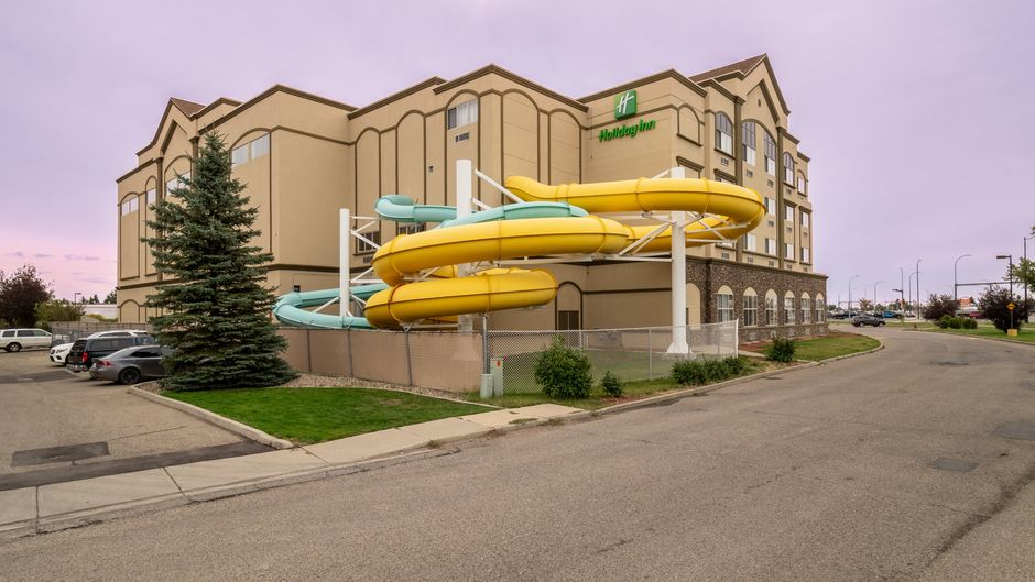 Holiday Inn Lethbridge Lobby
