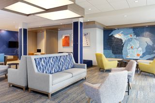 Holiday Inn Express & Suites Clarksville
