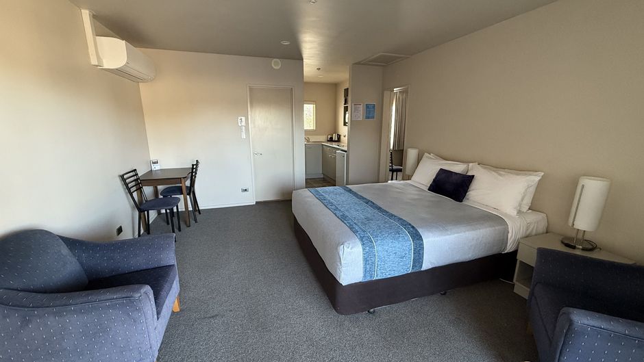 The Suites Ashburton Room