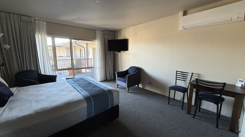 The Suites Ashburton Room