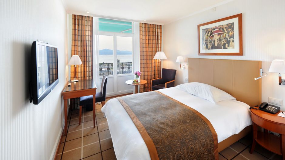 Hotel de la Paix Room