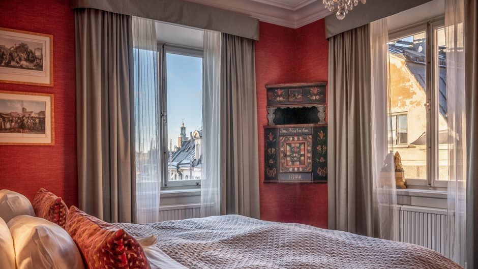 Lady Hamilton Hotel Room