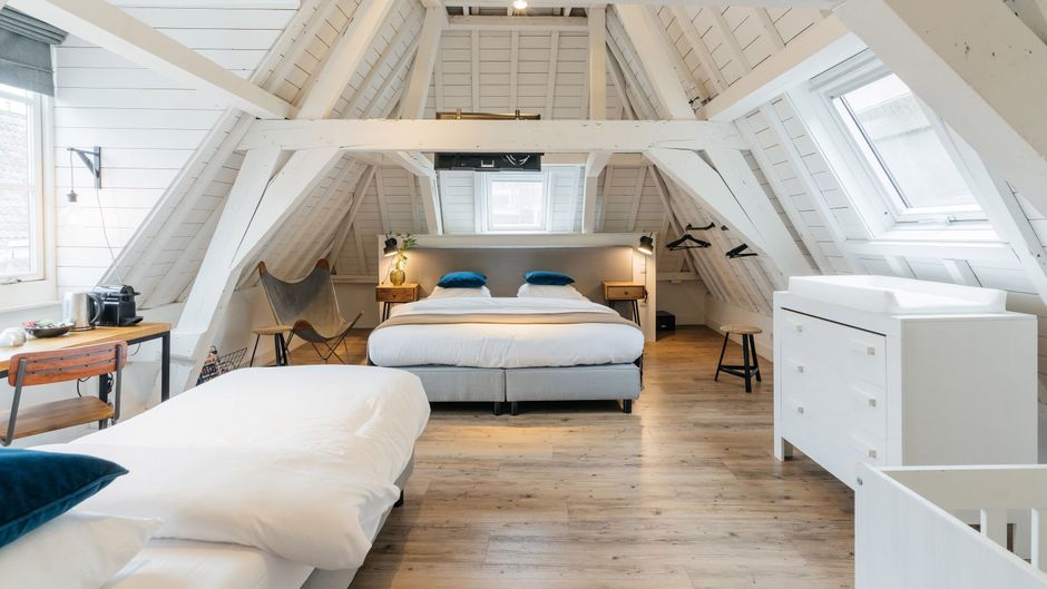 Eye Hotel Room