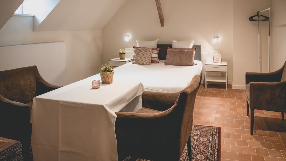 Colonie 7 Room