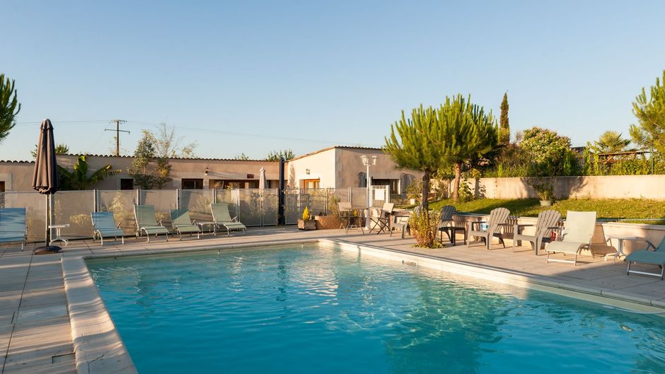 Hotel The Originals Pigeonnier du Perron Pool