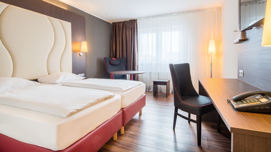 Airways Hotel Frankfurt Airport West Room