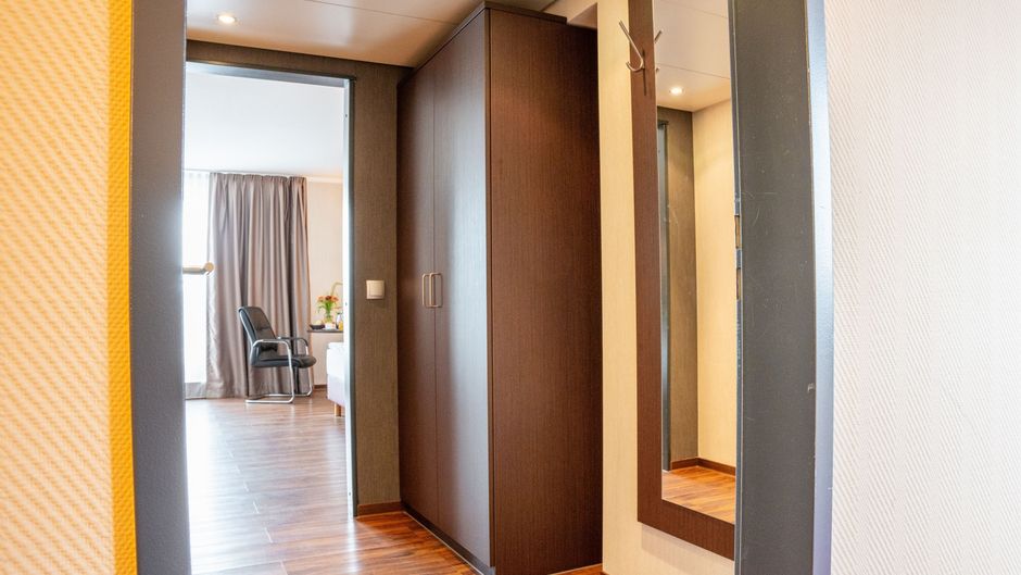 Airways Hotel Frankfurt Airport West Room