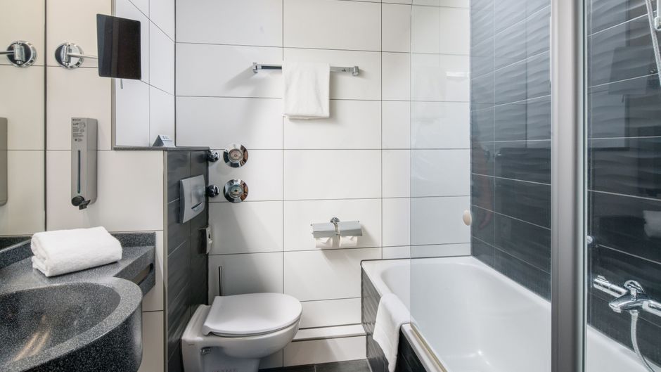 Airways Hotel Frankfurt Airport West Room