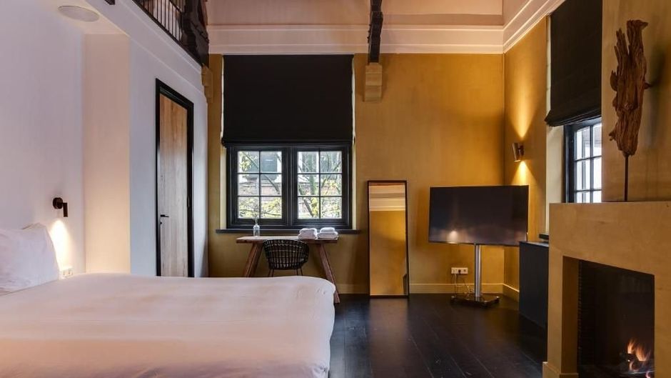 Vesting Hotel Room