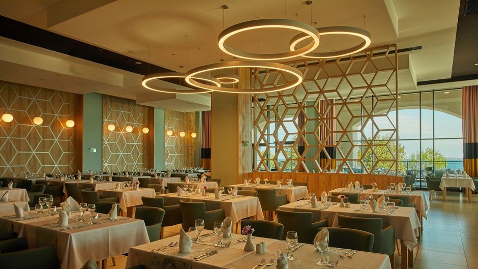 Secrets Sunny Beach Resort & Spa Restaurant
