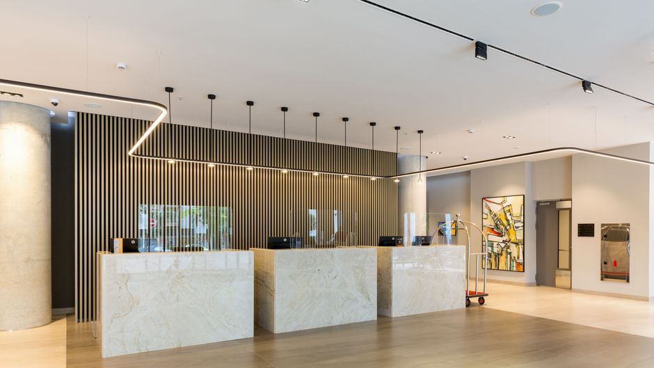 Hotel Mona Plaza Lobby