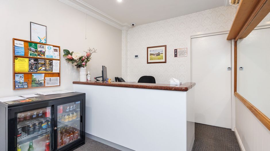 Amaroo Motel Lobby